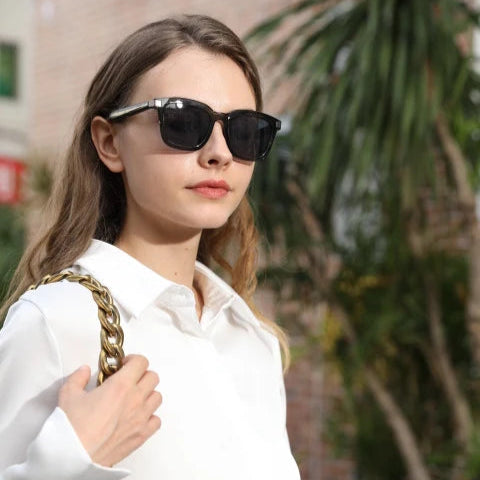 Black smart glasses model1